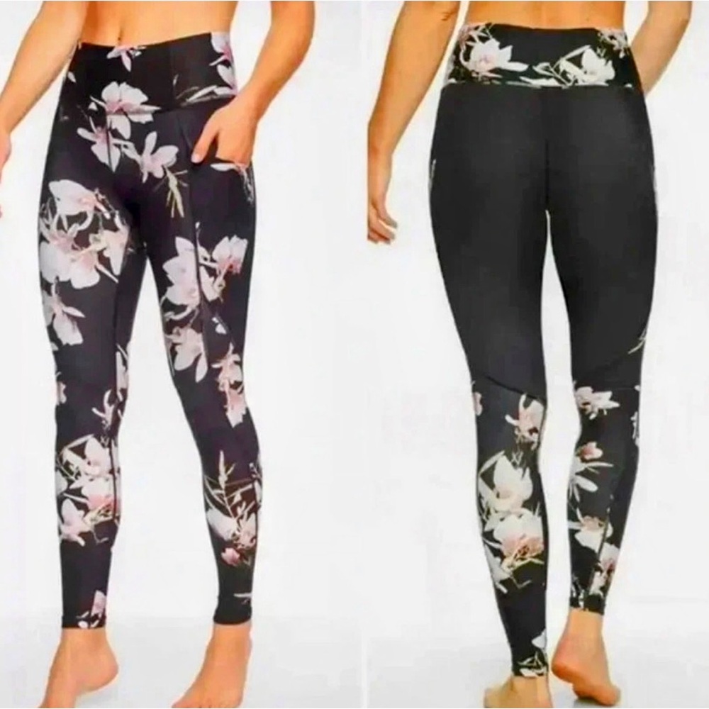 Athleta Salutation Stash Leggings in Black Magnolia